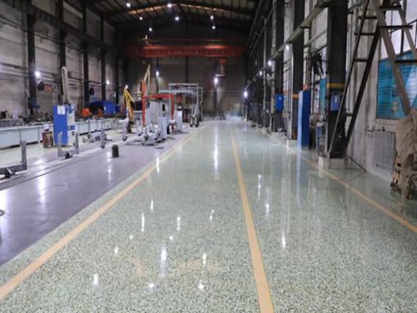 環氧地坪在過於潮濕的環境下施工會出現的問題